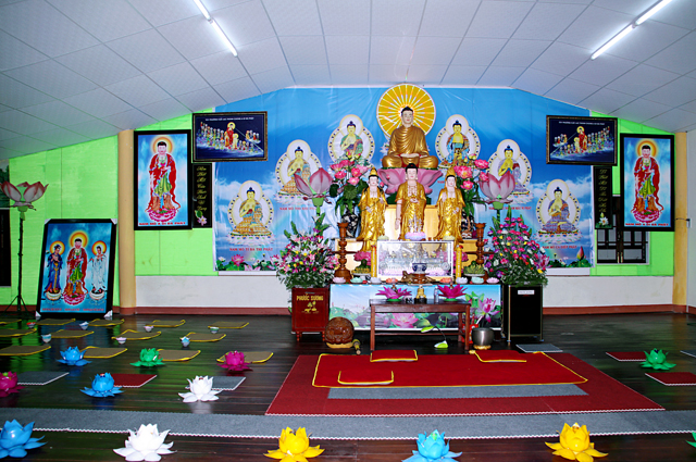 Tịnh xá Ngọc Sơn tổ chức đêm hội hoa đăng và cầu siêu bạc độ – Bình Định