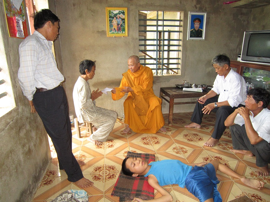 nhà thương binh Nguyễn Bảo Trung, có mẹ già và 2 con bị tật nguyền