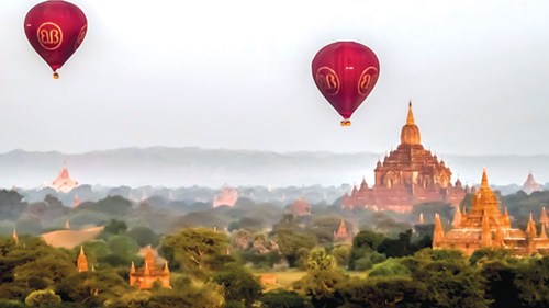 Với hơn 3.000 ngôi đền, tháp và chùa được xây dựng từ thế kỷ 11 (kỷ nguyên Bagan) trên vùng đất chỉ rộng 40km2, Bagan cổ được xem là thánh tích của Phật giáo Myanmar.